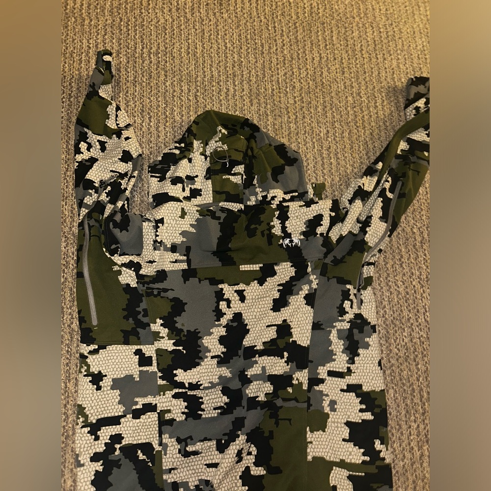 KUIU Camo Performance Guide Jacket - Picture 2 of 2
